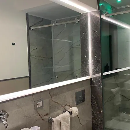 136号套房公寓 住宿加早餐酒店 4*